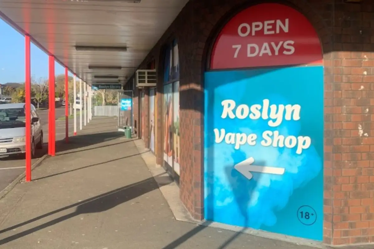 Roslyn Vapes Cover