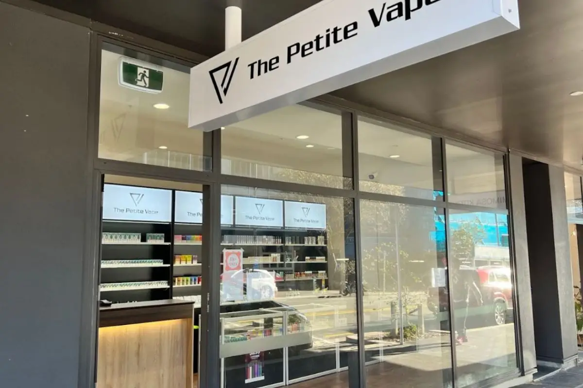 The Petite Vape Display